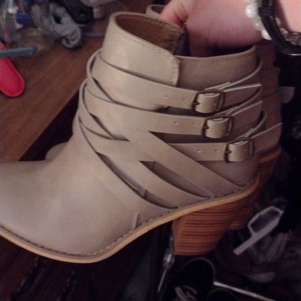 Boots size 8